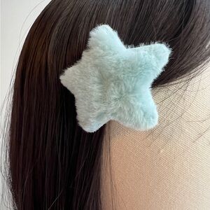 Fluffy furry star hair clip, new, smoke free, pet free